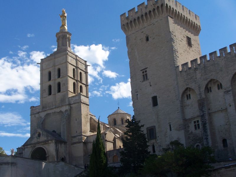le palais et ND des Doms